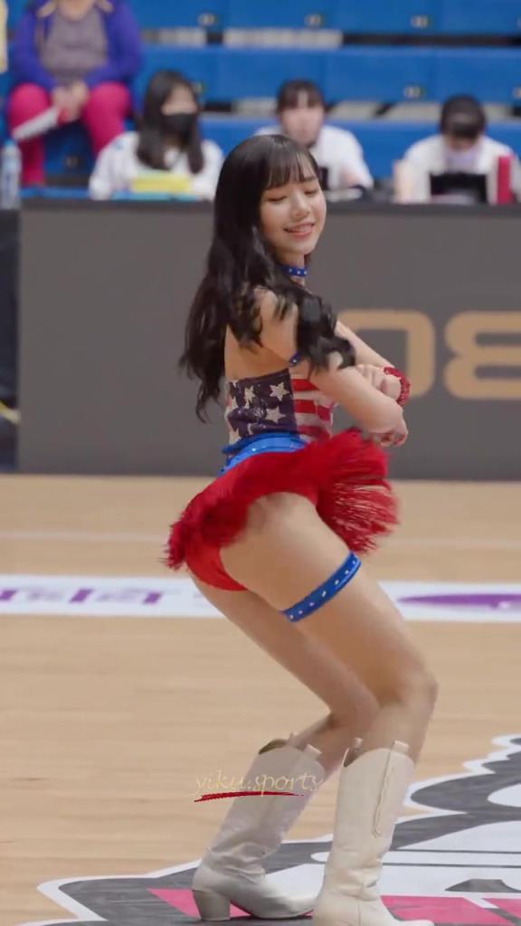 最好的啦啦隊(duì)小姐姐！自信，健康充滿活力！