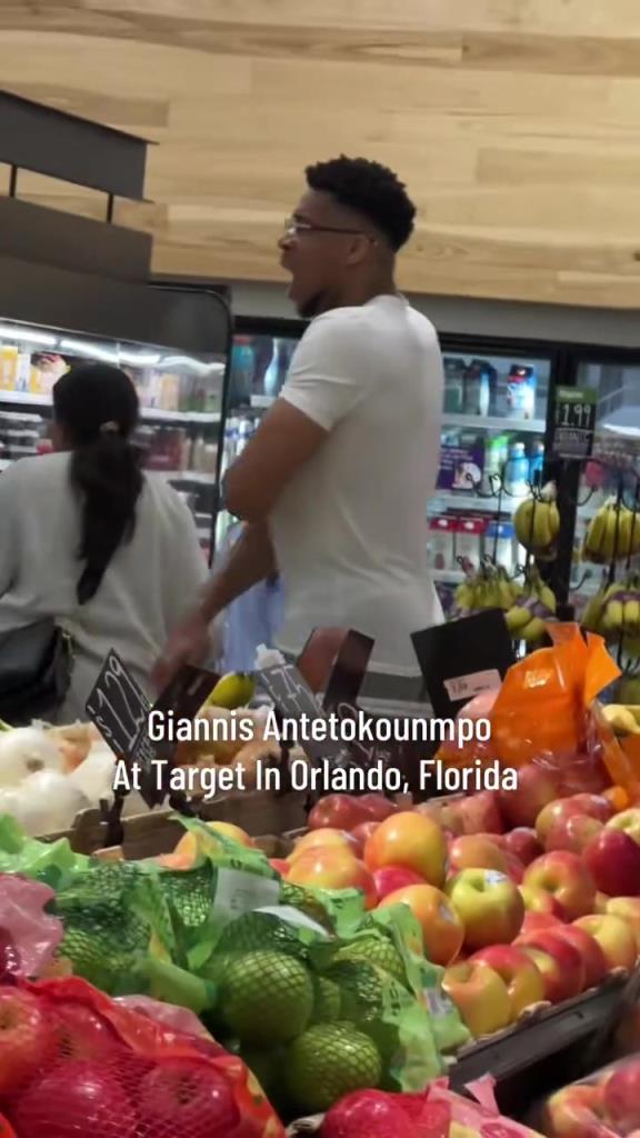 好男人??！字母哥在奧蘭多度假 陪妻子一起逛超市